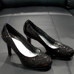 Tahari Cheryl Black Sequin Heels Size 8.5